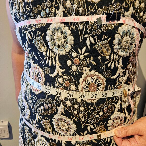 Vintage 1960s Sleeveless Brocade Party Dress (14 in sizing today) - Picture 2 of 7